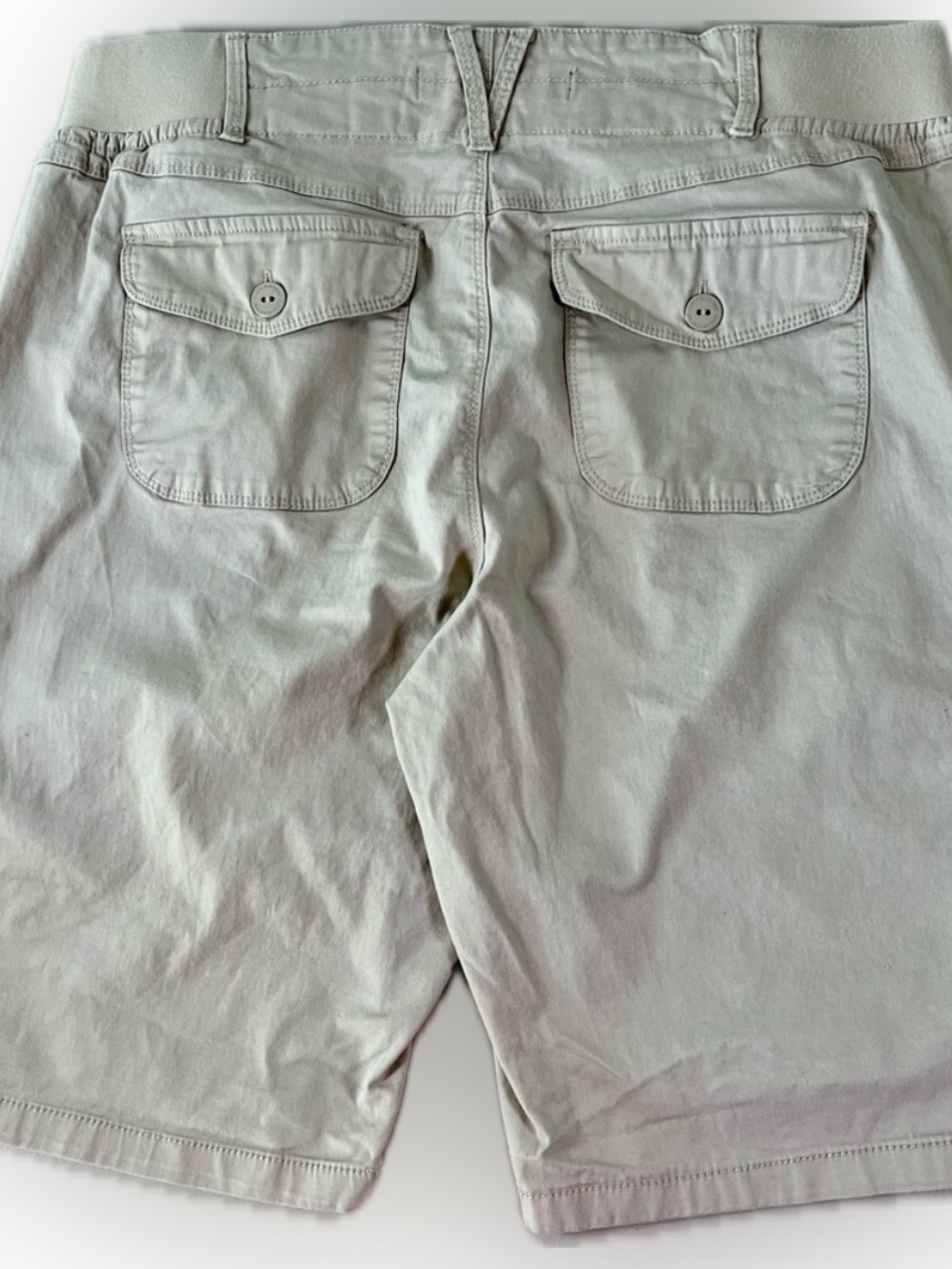2 pair size 10 shorts for women- Lee Natural Fit, Gloria Vanderbilt Cream Cargo - Picture 7 of 17